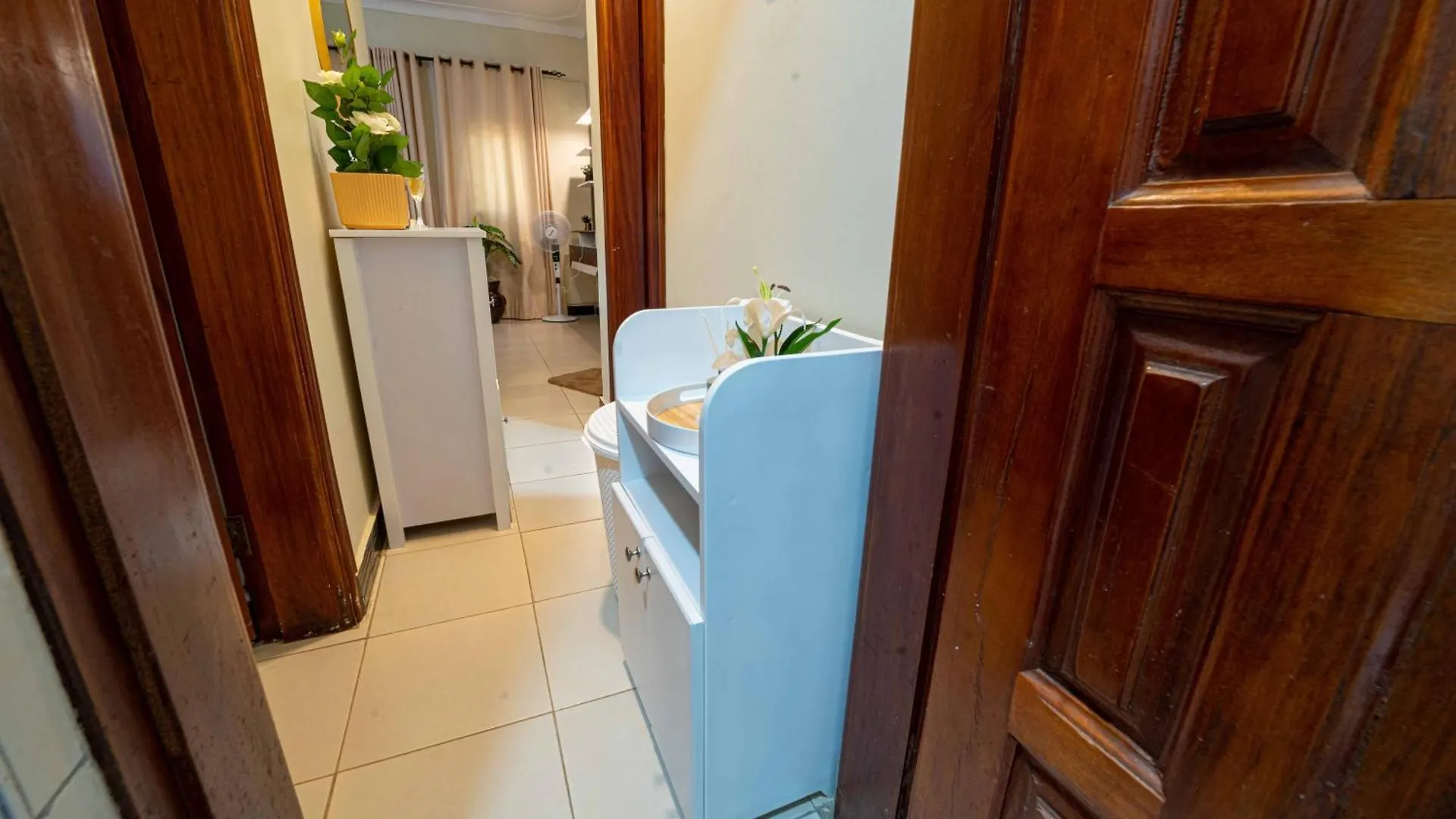 Cozy One Bedroom Apartment With Fast Fibre Wifi, Netflix, Hot Showers, Furnished Kitchen Kampala 0*,  Uganda
