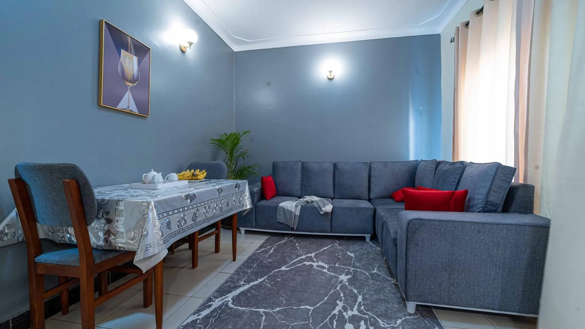 Cozy One Bedroom Apartment With Fast Fibre Wifi, Netflix, Hot Showers, Furnished Kitchen Kampala