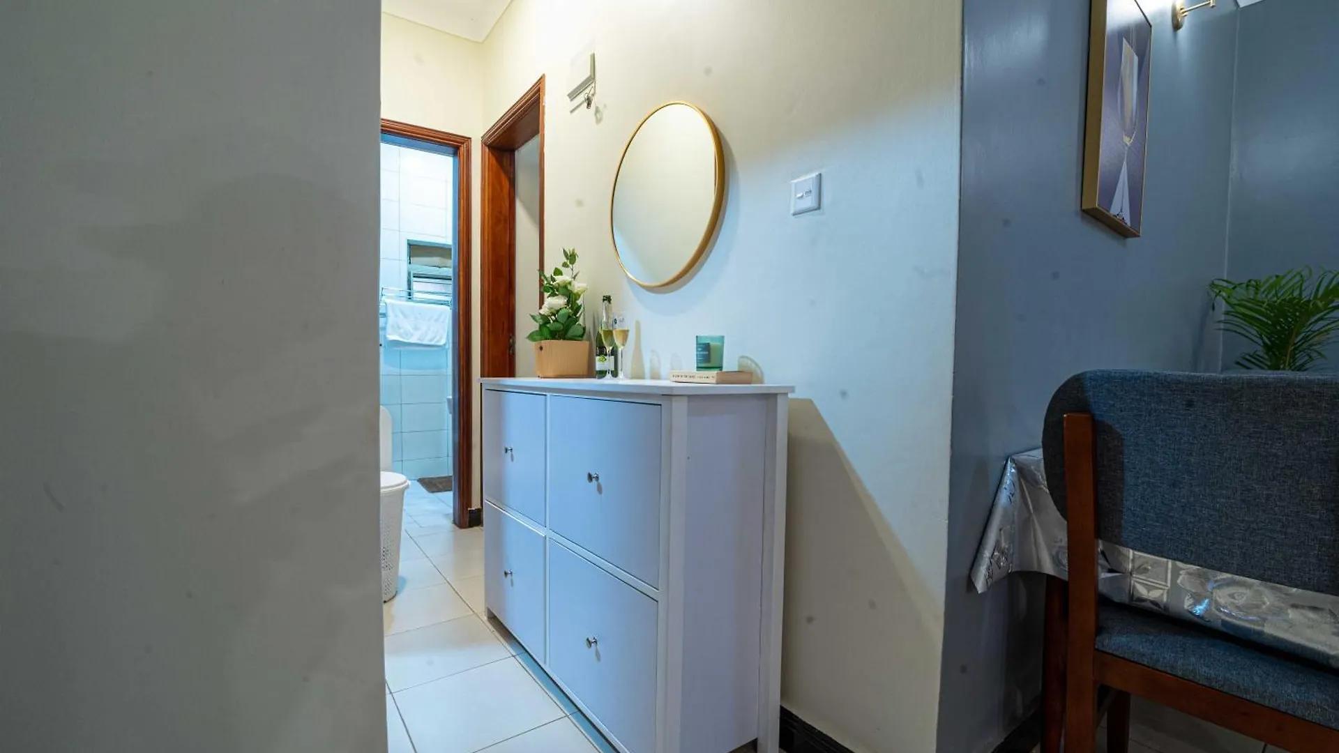 Cozy One Bedroom Apartment With Fast Fibre Wifi, Netflix, Hot Showers, Furnished Kitchen Kampala